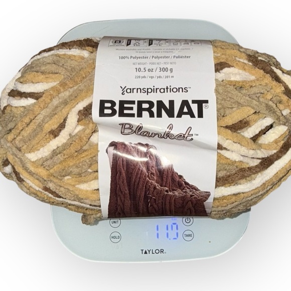 BERNAT Blanket Yarn in Sonoma (Brown and Tan Multiway) - 3 Skeins - Picture 6 of 9